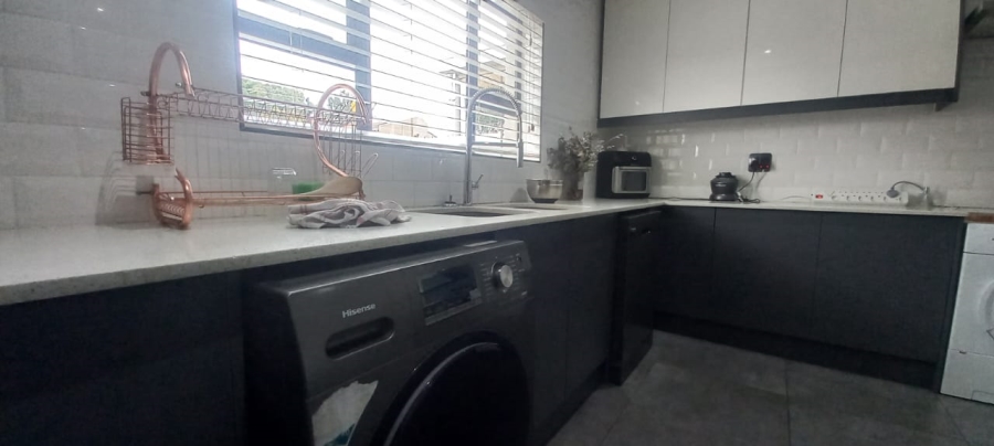 5 Bedroom Property for Sale in Wetton Western Cape